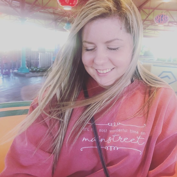 Meet your Posher, Christina - Picture 2 of 5